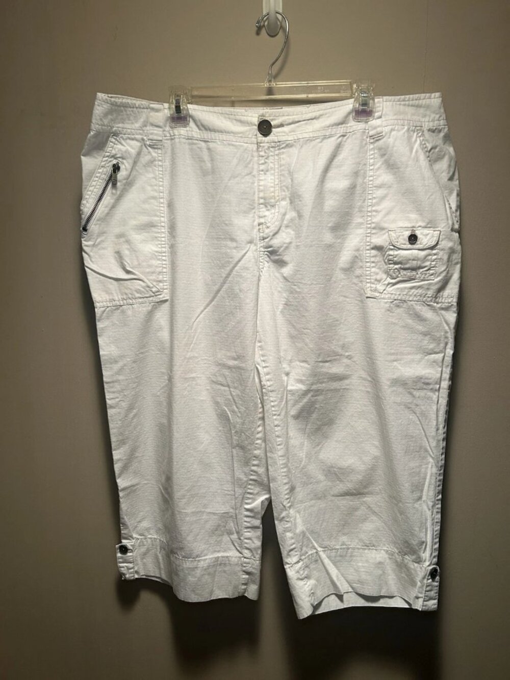 Avenue White Cargo Style Capri Pants Size 18 Plus